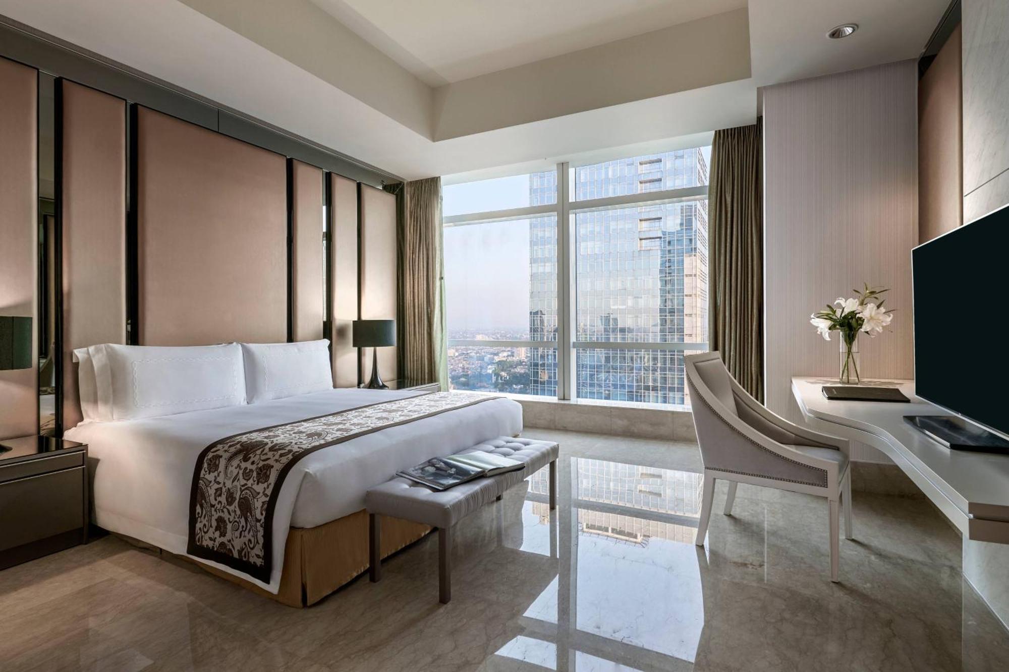 Hotel The Residences Of The Ritz-carlton Pacific Place 5*